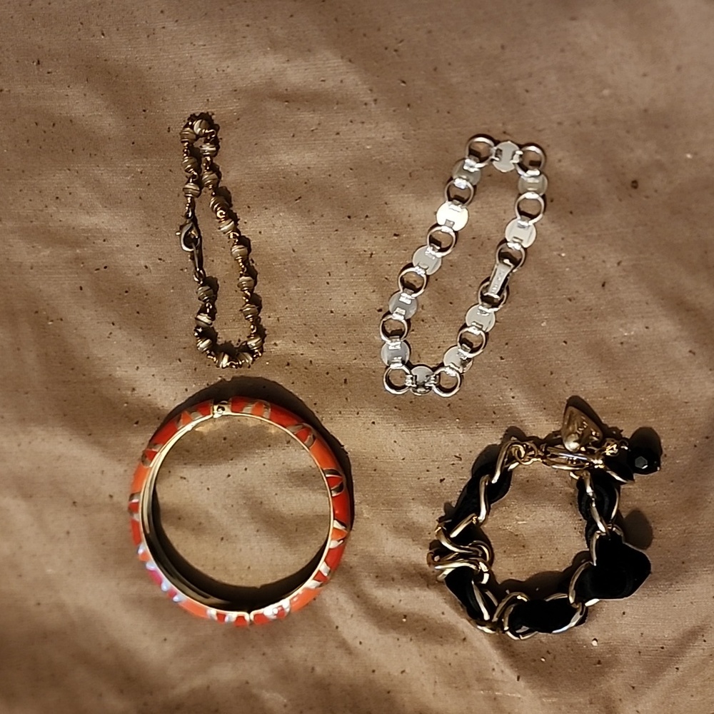 Costume Bracelets (J18)
